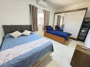 5 bedrooms, iron/ironing board, WiFi, bed sheets