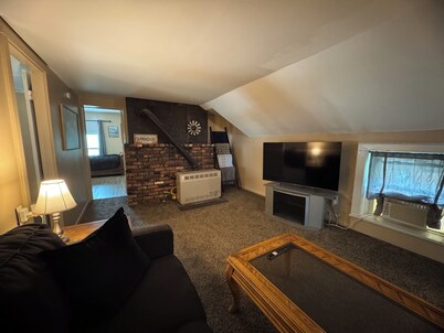 “The Farm” 2-bedroom apartment in Lancaster with AC