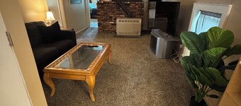 “The Farm” 2-bedroom apartment in Lancaster with AC
