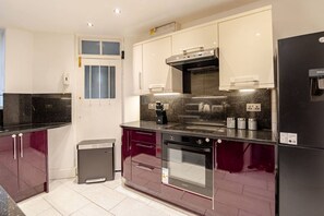 Micro-ondes, four, plaque de cuisson, lave-vaisselle