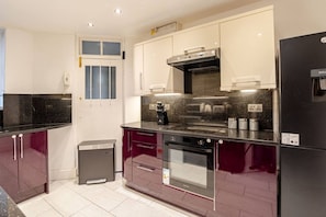 Micro-ondes, four, plaque de cuisson, lave-vaisselle