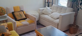 Charming 2-bedroom building with fitness room and AC in Clairton