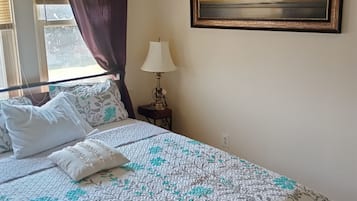 2 bedrooms, iron/ironing board, internet, bed sheets