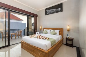 Desk, free WiFi - The Tis Guesthouse and Hostel (Canggu)