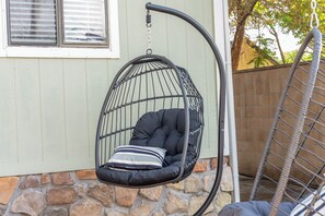 Terrace/patio - Chic, cozy & spacious 4-bedroom house in Pueblo with large private backyard (Pueblo)