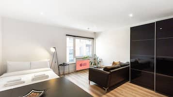 Iron/ironing board, internet, bed sheets