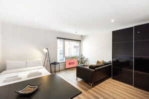 Iron/ironing board, internet, bed sheets