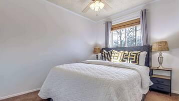 2 多间卧室、办公桌、熨斗/熨衣板、WiFi