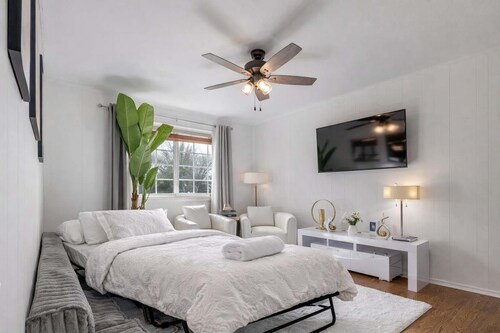 Walk to SFA – Quiet, Remodeled 2BR w/ Fast Wi-Fi, Parking & Full Kitchen | Ideal for Families & Nurses