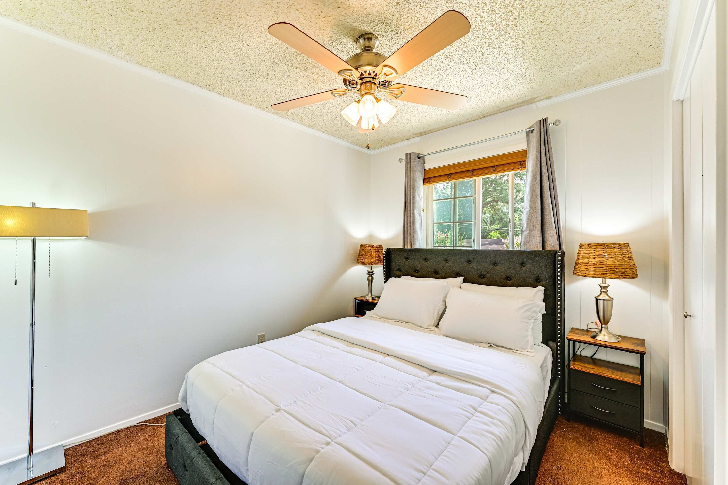 2 bedrooms, desk, iron/ironing board, WiFi