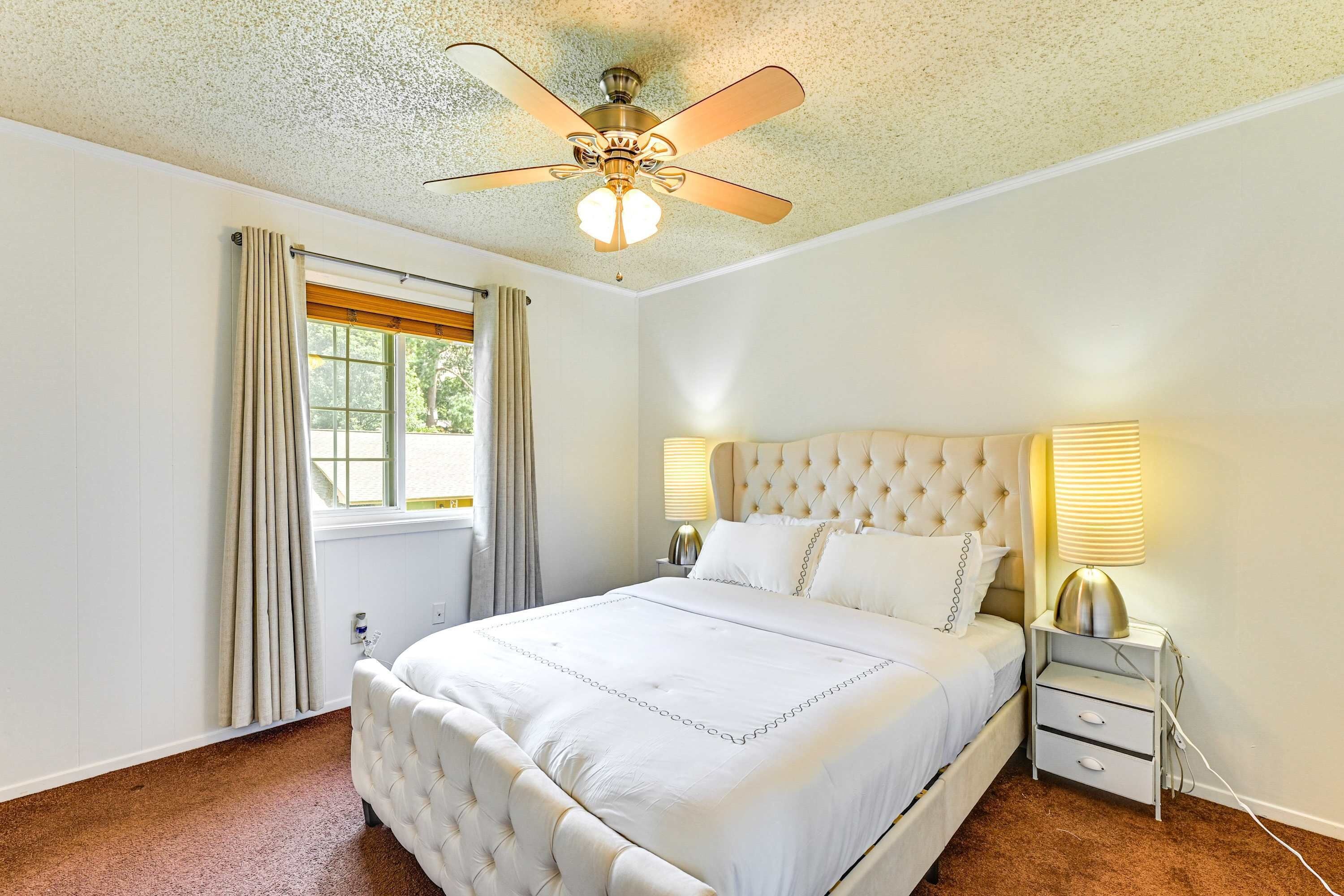 2 bedrooms, desk, iron/ironing board, WiFi