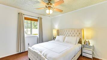 2 bedrooms, desk, iron/ironing board, WiFi