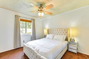 2 bedrooms, desk, iron/ironing board, WiFi