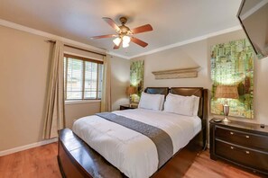 2 bedrooms, desk, iron/ironing board, WiFi