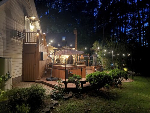 Centrally Located Gated Retreat: Park Views & Walk to Neuse River