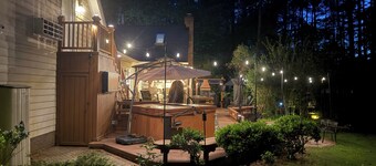 Centrally Located Gated Retreat: Park Views & Walk to Neuse River