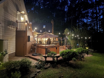 Centrally Located Gated Retreat: Park Views & Walk to Neuse River