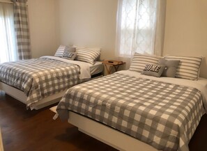 3 chambres, fer et planche à repasser, Wi-Fi, draps fournis