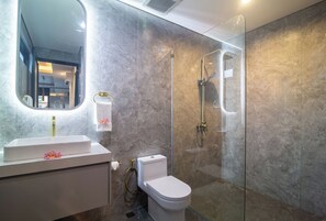 Shower, jetted tub, hair dryer, bidet