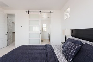 3 chambres, fer et planche à repasser, Wi-Fi, draps fournis