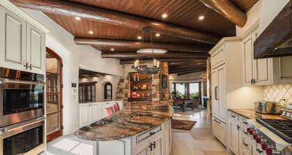 Casa Sierra-Seven Bedrooms with Outdoor Living