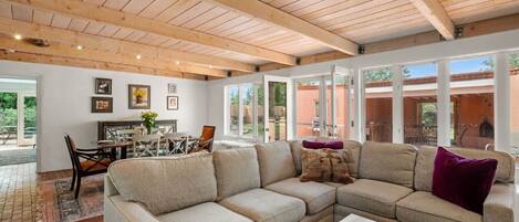 Télévision, cheminée