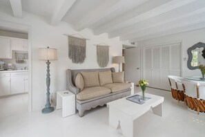 テレビ、暖炉、書斎 / ワークスペース