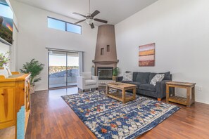 TV, fireplace