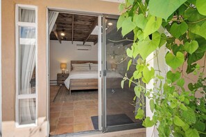 4 bedrooms, desk, iron/ironing board, WiFi - Casa de Murales - Stunning Railyard Home (Santa Fe)