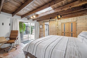 3 Schlafzimmer, Schreibtisch, Bügeleisen/Bügelbrett, WLAN