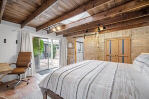 3 dormitorios, escritorio, tabla de planchar con plancha y wifi