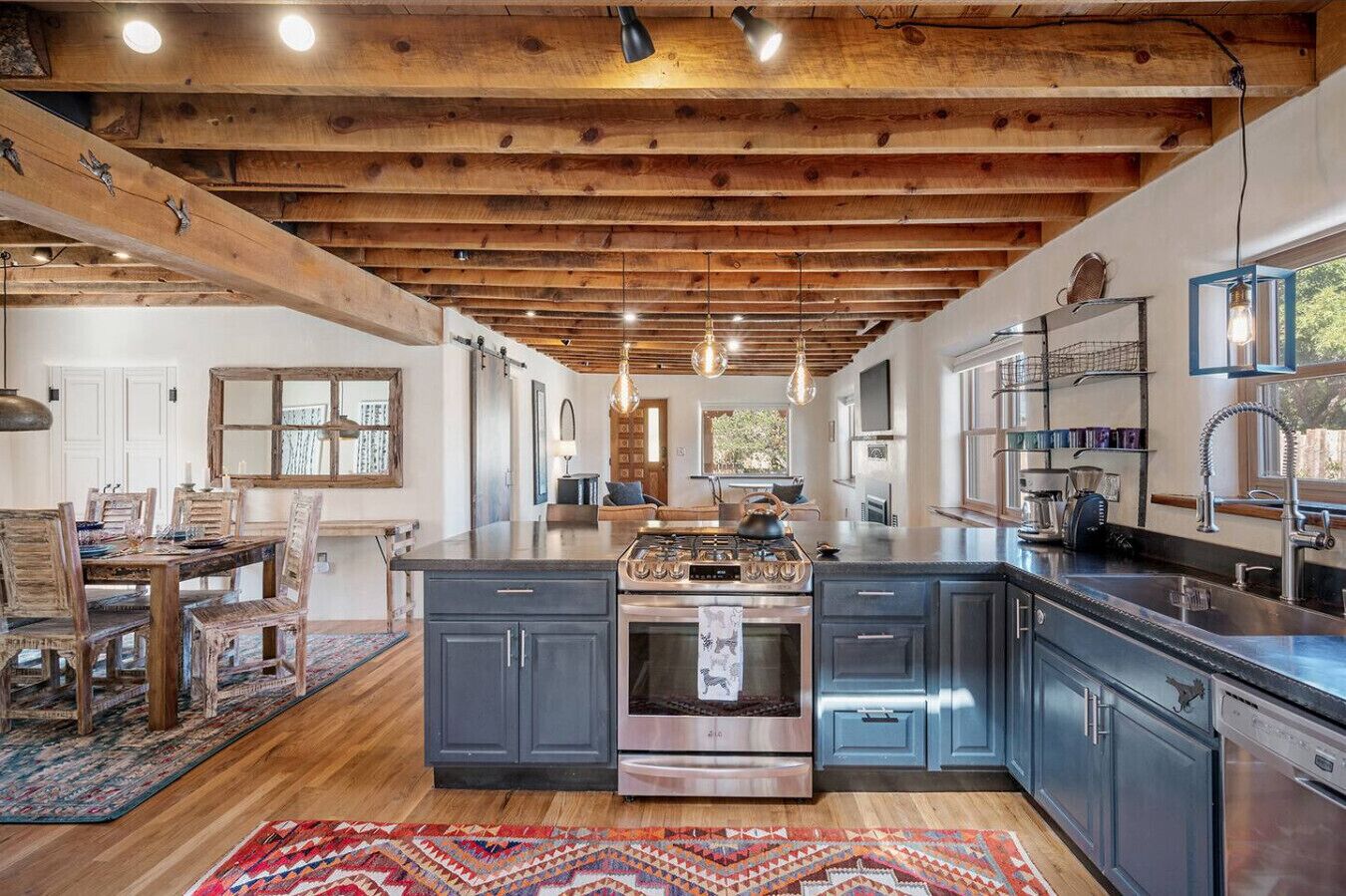 冰箱、微波炉、烤箱、炉灶