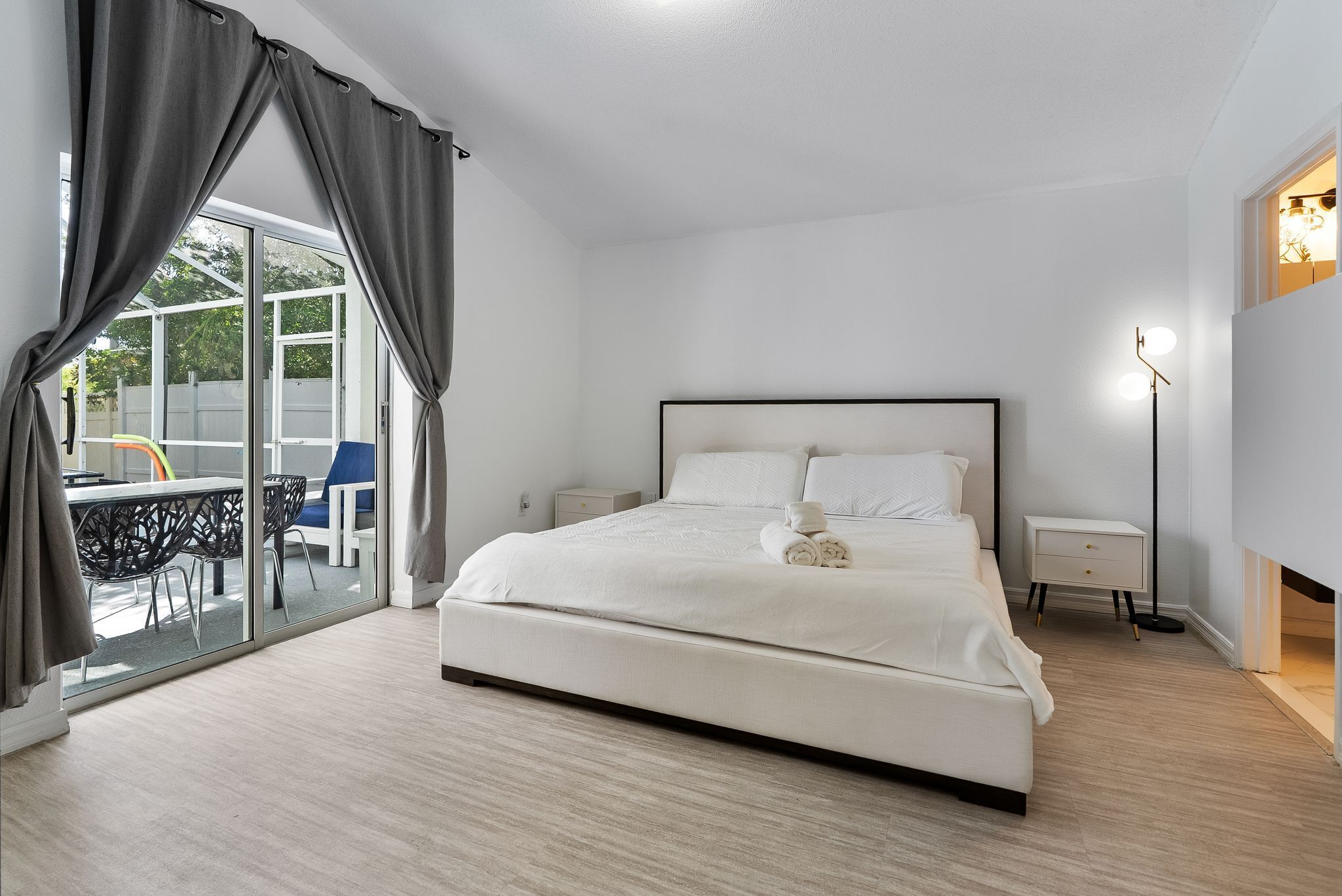 4 bedrooms, iron/ironing board, WiFi