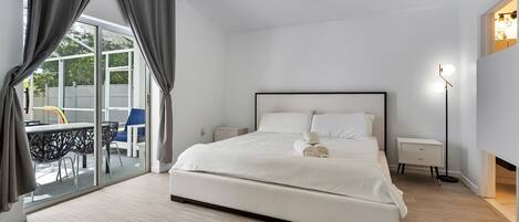 4 bedrooms, iron/ironing board, WiFi