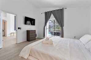 4 bedrooms, iron/ironing board, WiFi