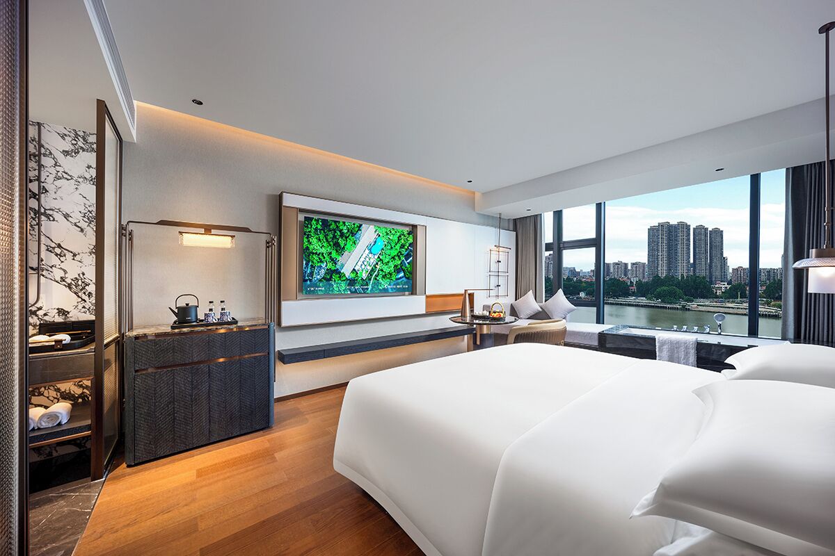 Luxury Double Room, Canal View | Desk, laptop workspace, blackout drapes, soundproofing