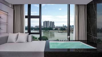 Luxury Double Room, Canal View | Private spa tub