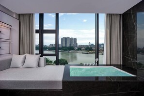 Luxury-Doppelzimmer, Kanalblick | Eigener Whirlpool