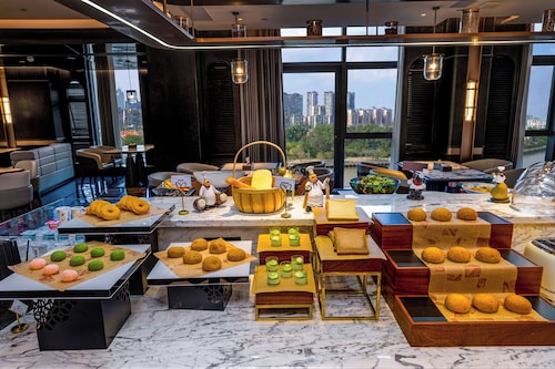 Guangzhou Elegant International Hotel Panyu Square Metro Station Branch - Free Shuttle Bus to Canton Fair Complex During Canton Fair Period & Free Deliver Service to Guangzhou Baiyun International Airport