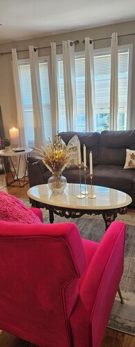 ♥ Gorgeous 2BR Newark Retreat ★ Free Parking & Near NYC & EWR