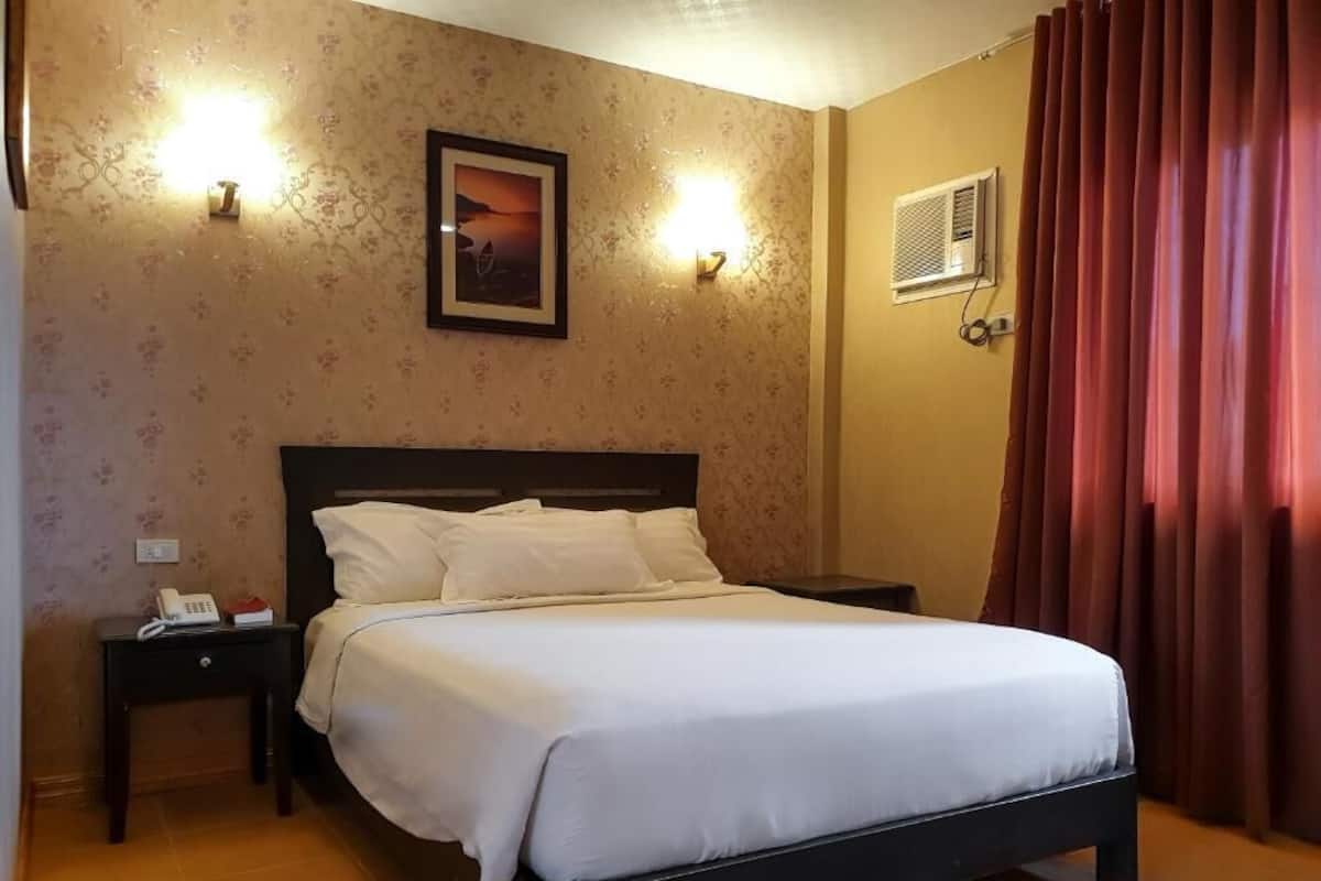 Standard Double Room | Desk, iron/ironing board, free WiFi