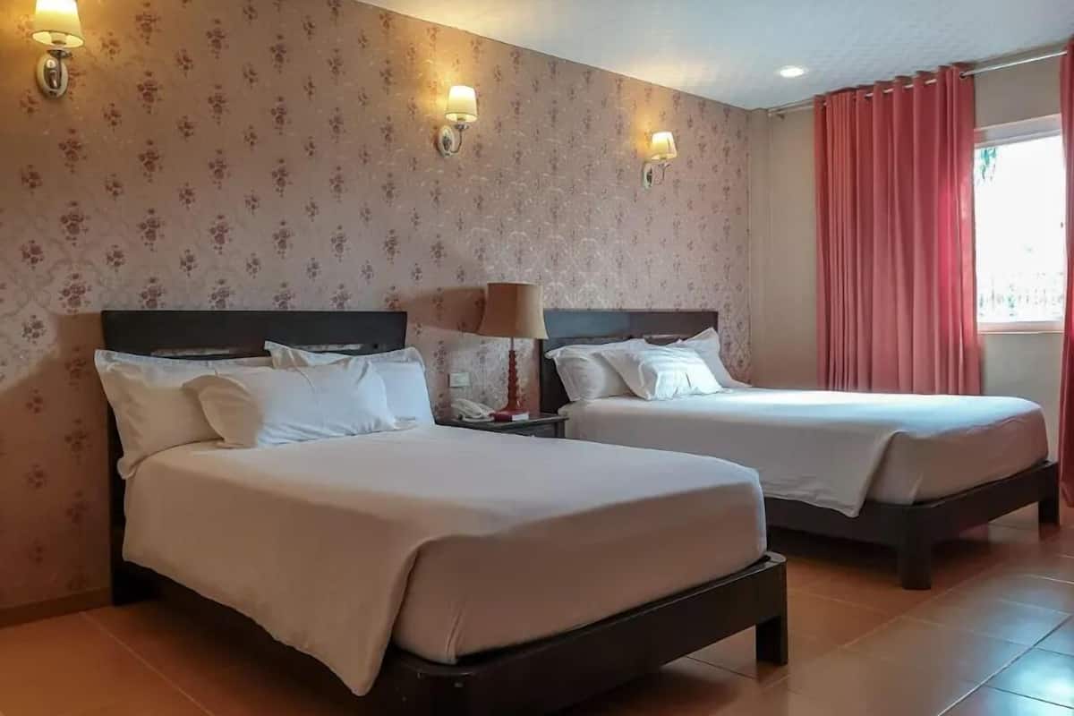 Family Quadruple Room | Desk, iron/ironing board, free WiFi