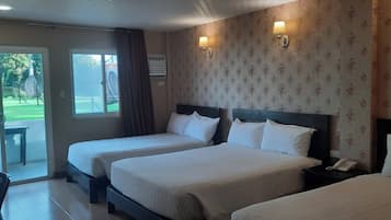 Family Quadruple Room | Desk, iron/ironing board, free WiFi