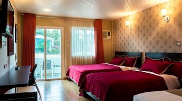 Family Quadruple Room | Desk, iron/ironing board, free WiFi