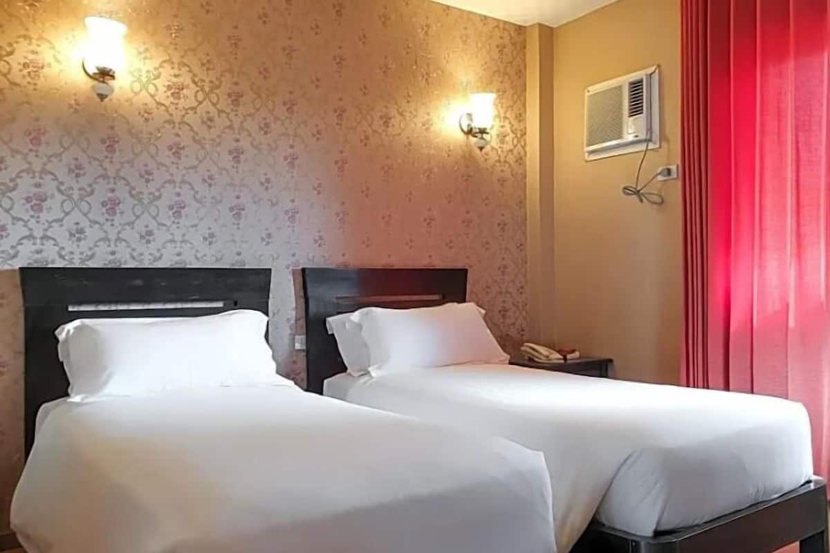 Standard Twin Room, 2 Twin Beds | Desk, iron/ironing board, free WiFi