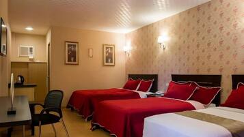 ห้องแฟมิลี่สำหรับสี่ท่าน | โต๊ะทำงาน, เตารีด/โต๊ะรีดผ้า, Wi-Fi ฟรี