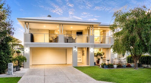 Foreshore Escape: Your Ultimate Coastal Retreat