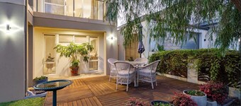 Foreshore Escape: Your Ultimate Coastal Retreat