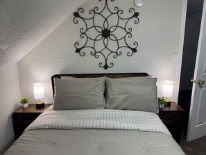 3 bedrooms, desk, iron/ironing board, free WiFi