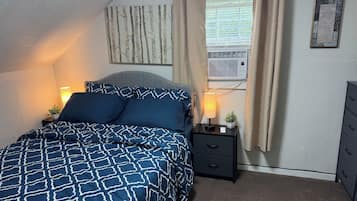 3 bedrooms, desk, iron/ironing board, free WiFi